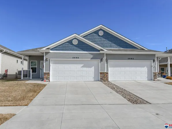 2868 Wagon Dr, Lincoln, NE 68507