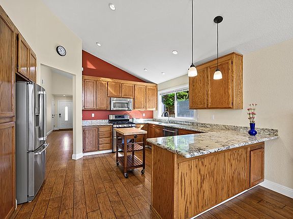 3rd image of 1521 Mary Place