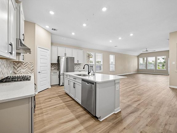 3rd image of 1924 Canyon Live Oak St
