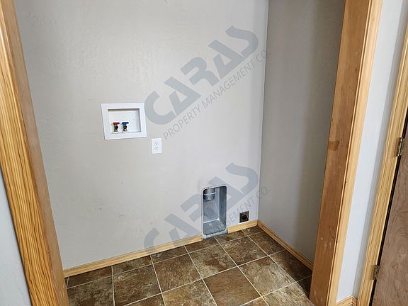 4th image of 901 13th Ave E APT D2