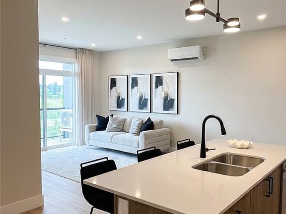 2nd image of 30 Waterloo St #207