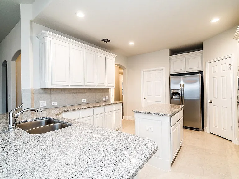 3816 Walden Dr — Photo 7