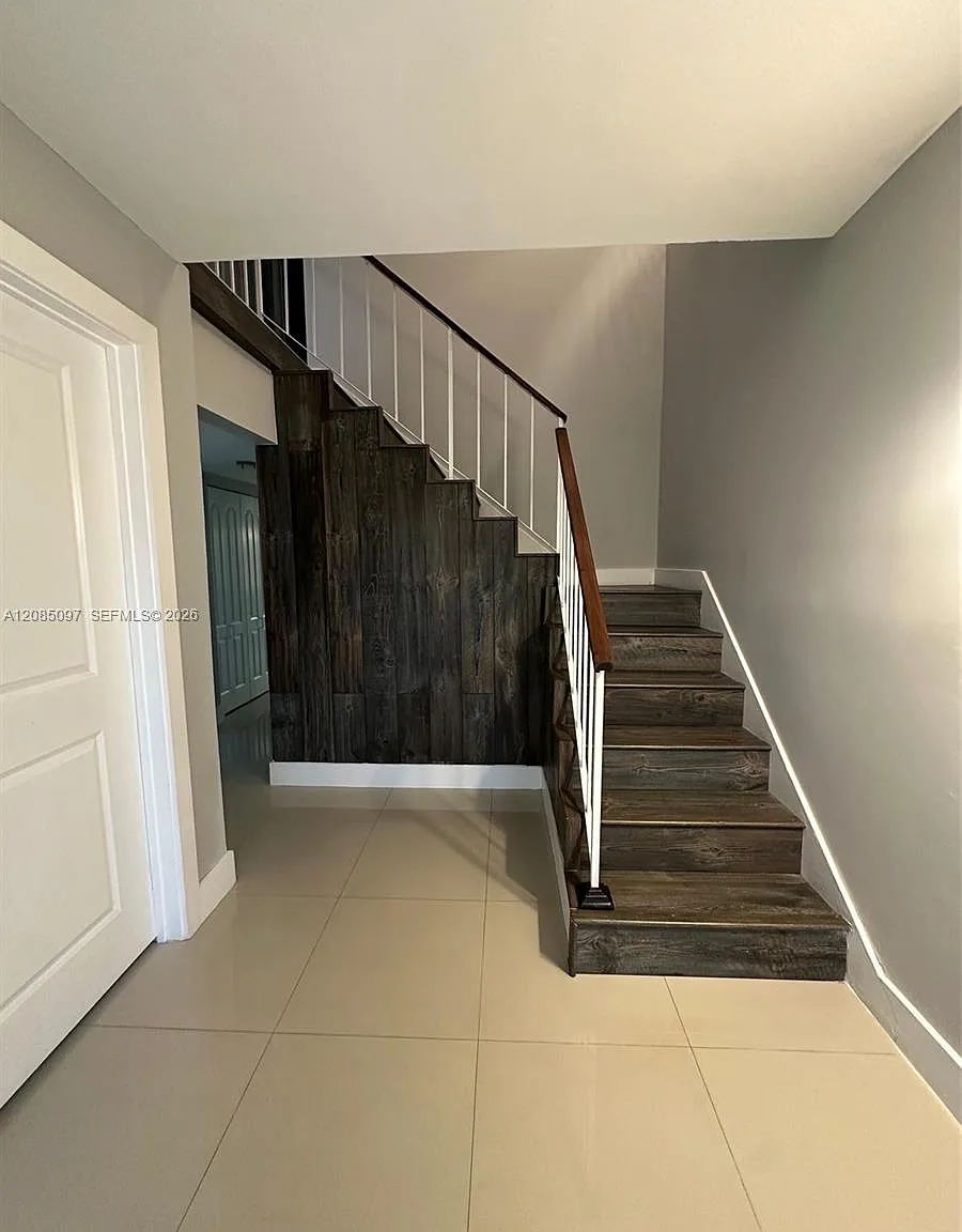 4 bed, 1934 sqft, $3,800 — Photo 1