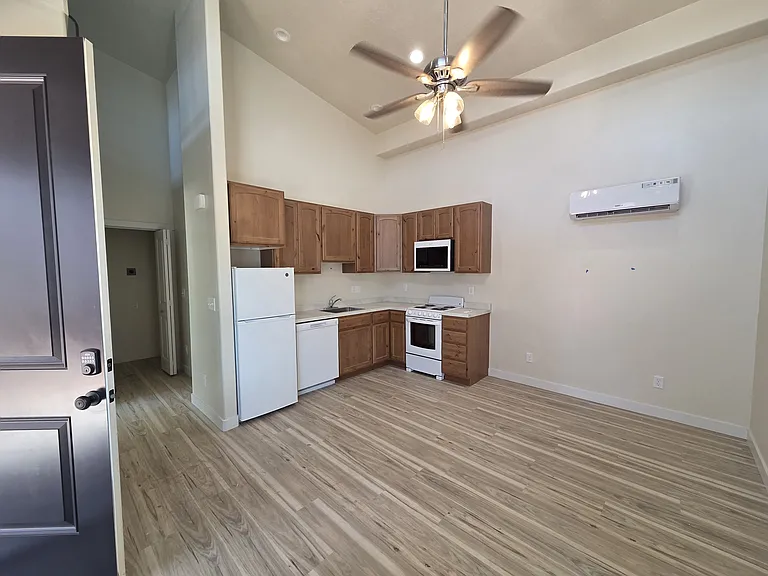 2158 E Bonnies Way #24 — Photo 2