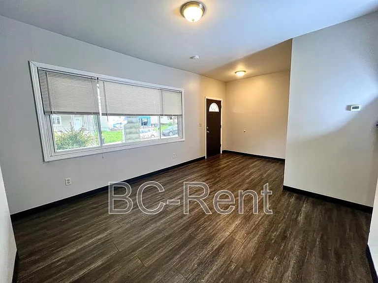 1127 Main St #1 — Photo 7