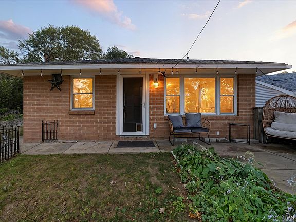 2nd image of 4475 Harp Dr