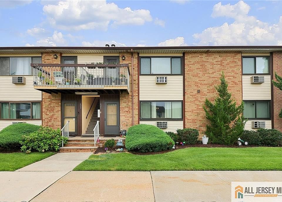 1st image of 621 Cricket Ln