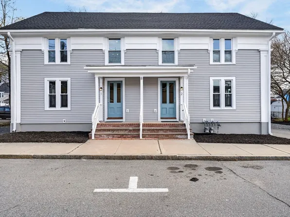 8 Hammatt St, Ipswich, MA 01938