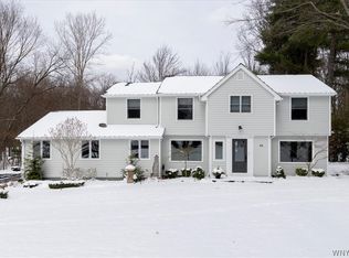 14 Tanglewood Dr E, Orchard Park, NY 14127