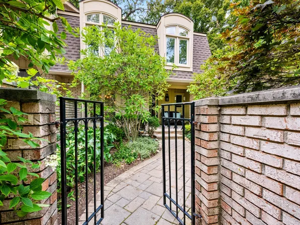 1189 Glenpointe Ct, Bloomfield Hills, MI 48304