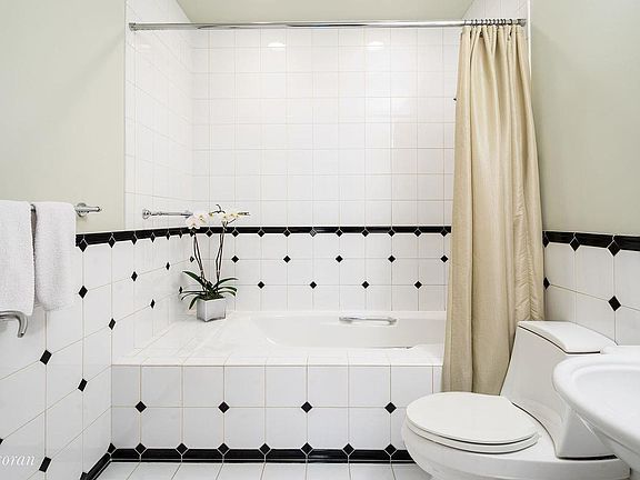 5th image of 603 Washington St #4B