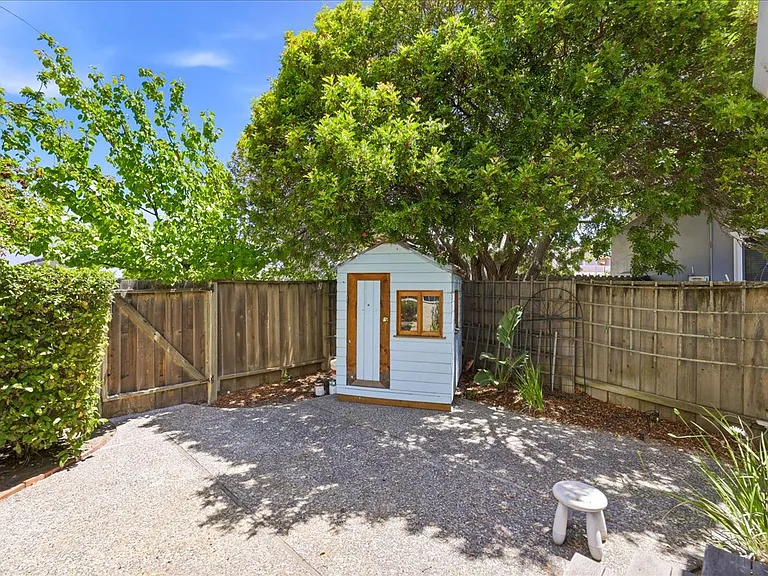 657 Sandy Hook Ct — Photo 32