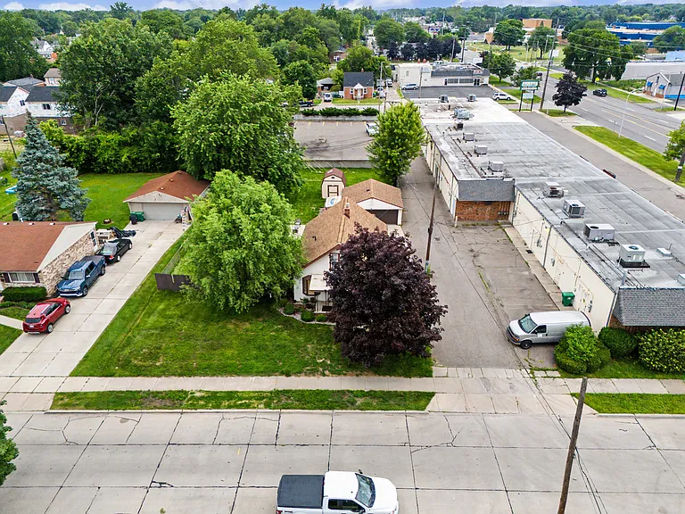 29438 Elmwood St — Photo 4