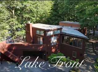 224 Country Club Dr, Lords Valley, PA 18428