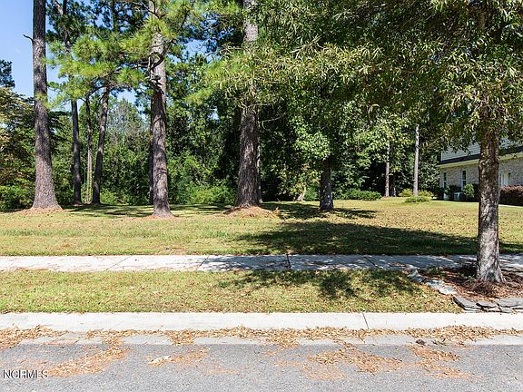 3rd image of 222 Dogwood Drive
