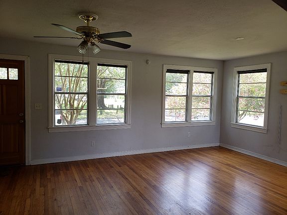 3rd image of 3157 Dellwood Ave