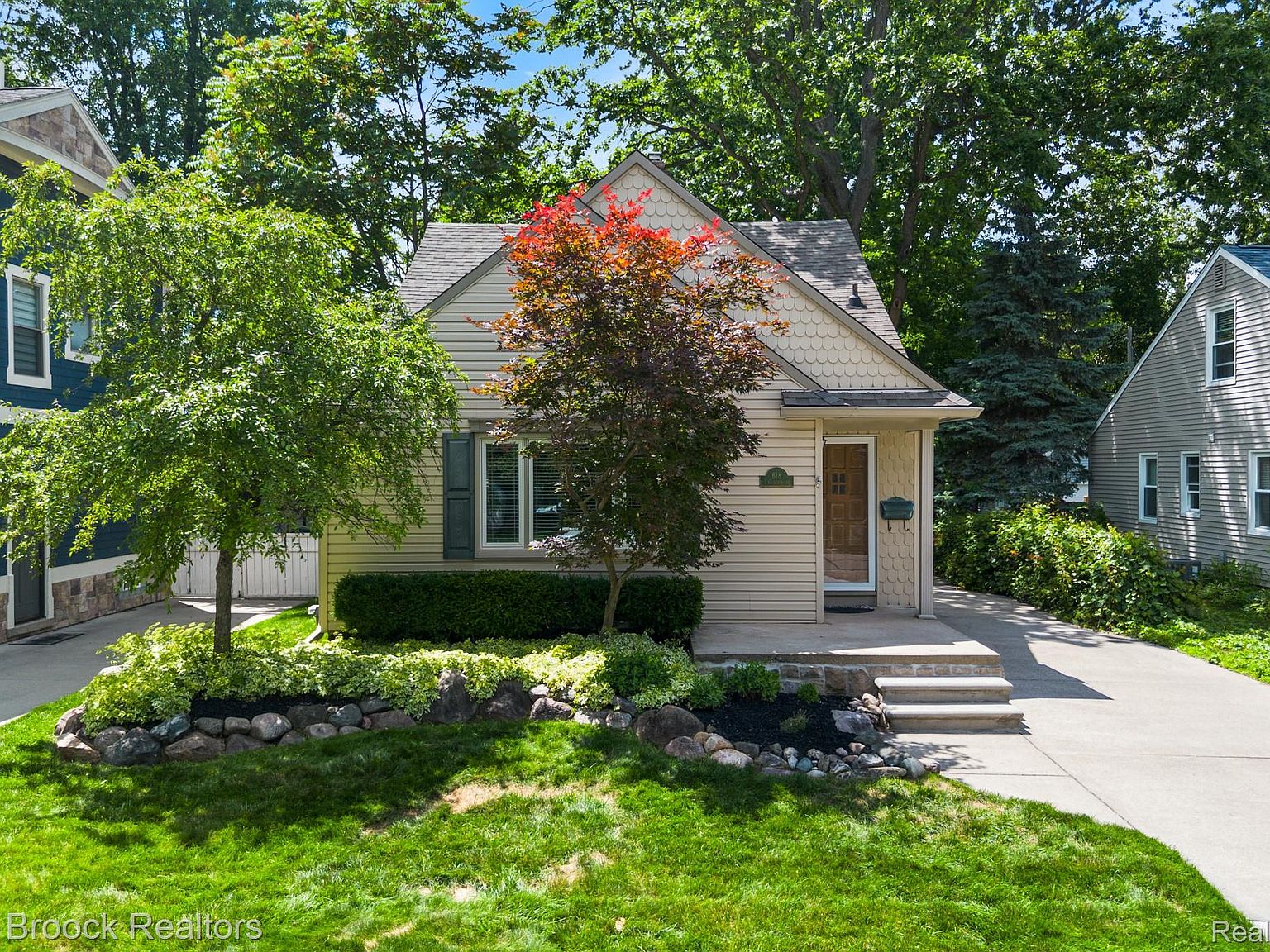 618 S Gainsborough Ave, Royal Oak, MI 48067