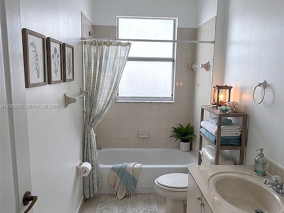 5th image of 3951 NE 11th Dr