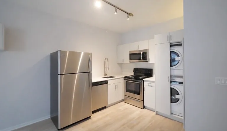 176 N Wells St — Photo 1
