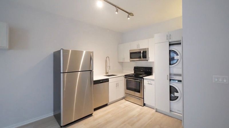 1st image of 176 N Wells St