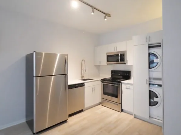 176 N Wells St, Chicago, IL 60606