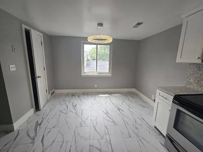 37 W McKinley Ave — Photo 6