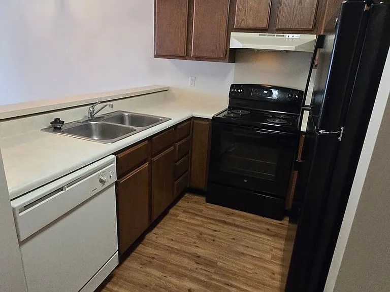 Tusculum Square Apartments and Townhomes — Photo 27