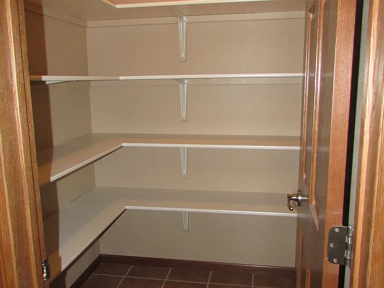 415 Sapphire Ln — Photo 12