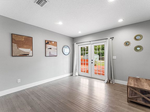 3rd image of 2351 Westminster Ct
