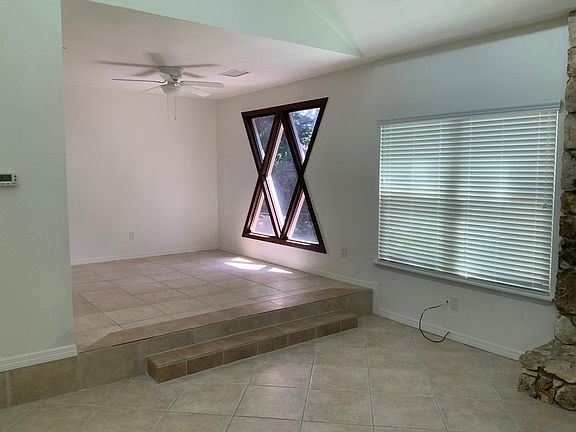 5th image of 917 Tall Pine Dr