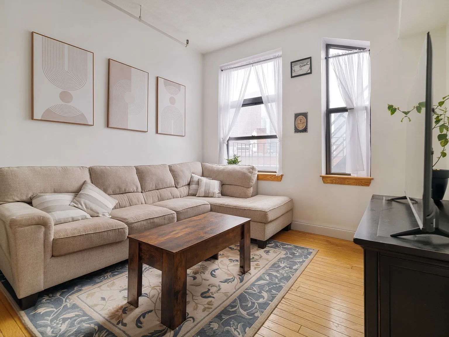 1 bed, 1.0 bath, 618 sqft, $3,500 — Photo 3