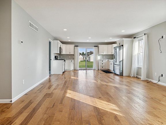 5th image of 1627 Clover Creek Ln