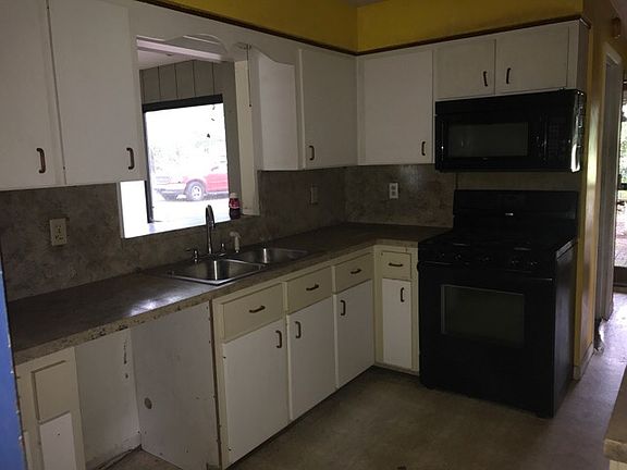 3rd image of 6407 NW 218th St