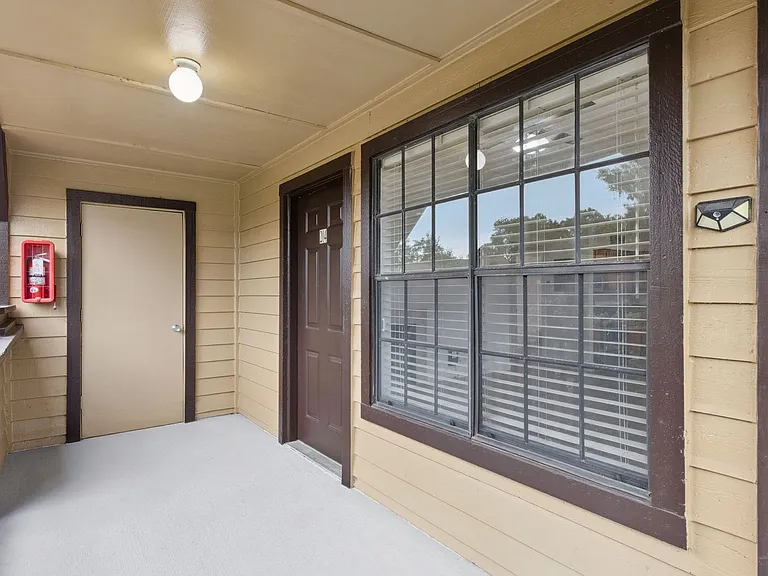 320 Black Oak Ct #204 — Photo 3
