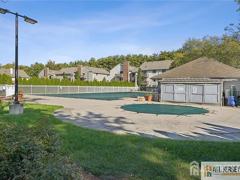 1609 Ravens Crest Dr — Photo 5