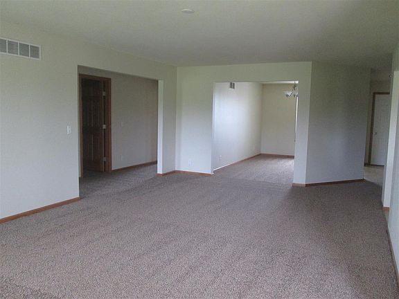 4th image of 2908 Emerald Dr