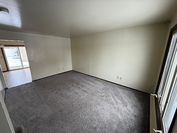 Spacious living room with lots of space for relaxing or entertaining