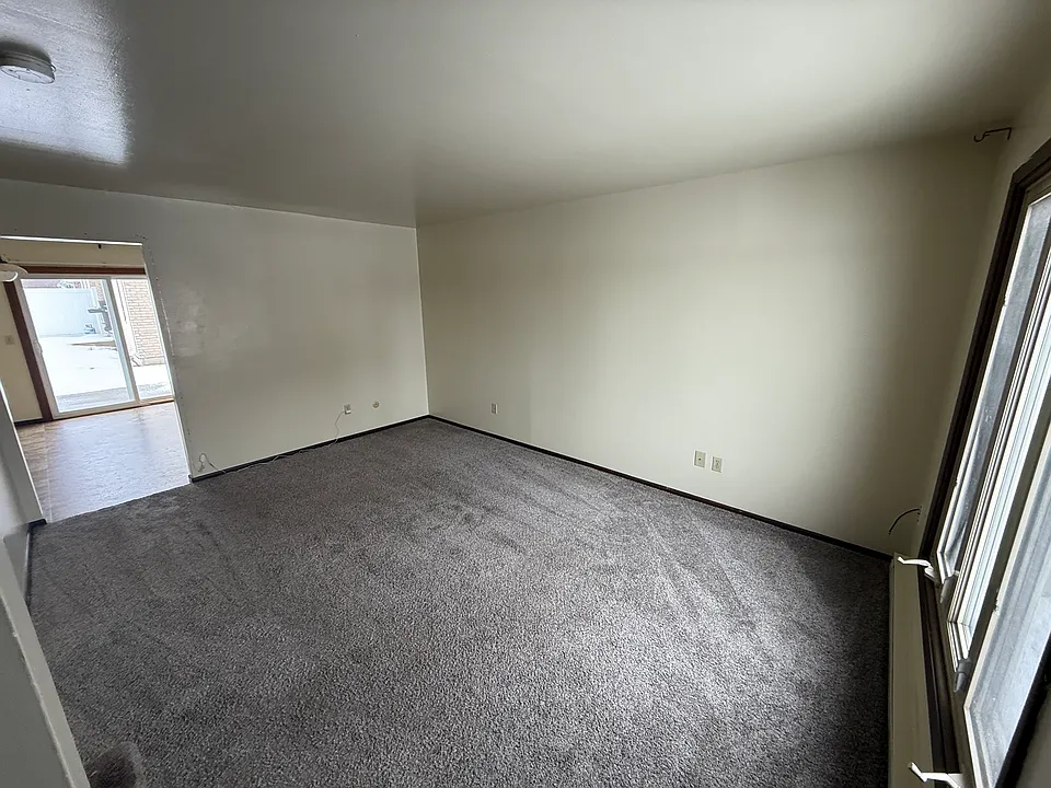 Spacious living room with lots of space for relaxing or entertaining