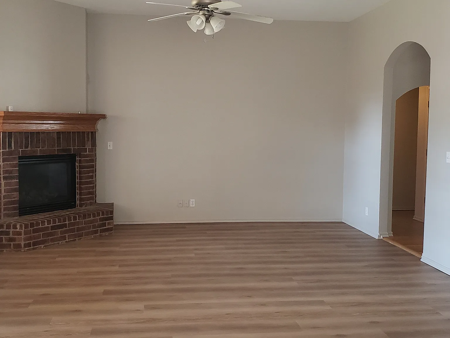 4 bed, 1921 sqft, $2,125 — Photo 3