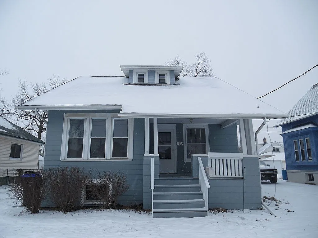 1609 S Center St photo 1