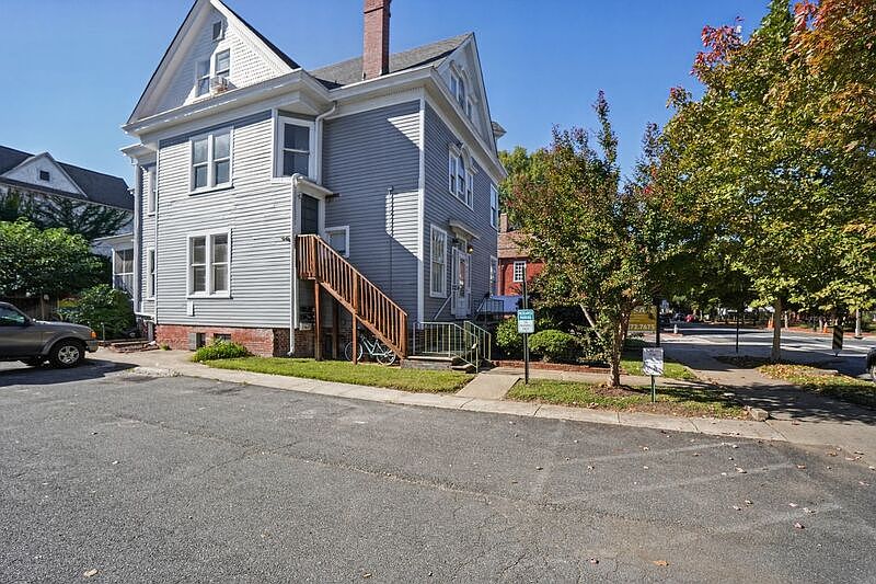 1st image of 1122 Caroline St APT 6