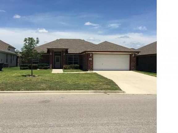 2nd image of 2911 Phoenix Dr