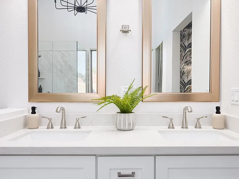 Upgraded En-Suite Bathroom 2 of 3
