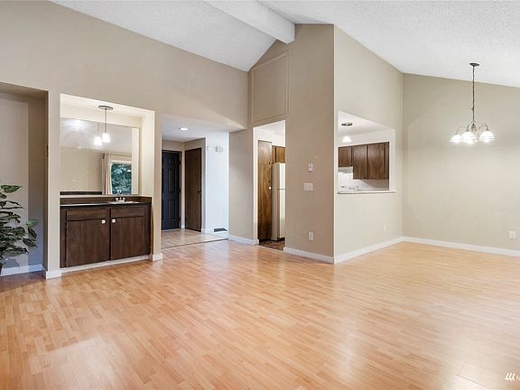 4th image of 6233 S 153rd St #2