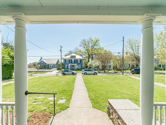 5th image of 219 Norfolk Ave
