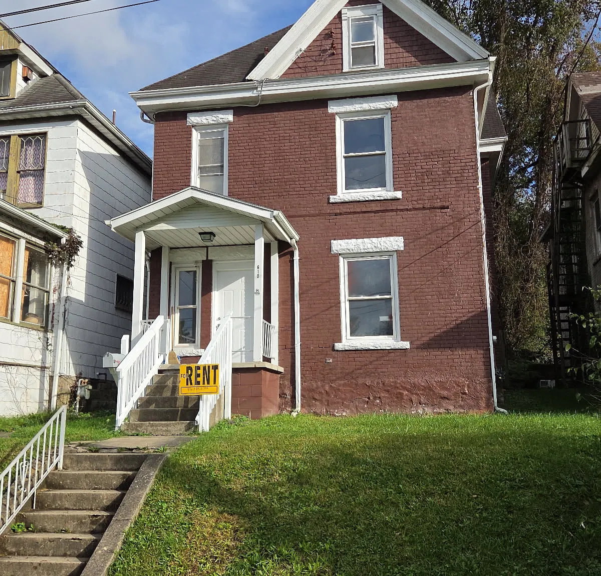 3 bed, 1953 sqft, $1,300 — Photo 1