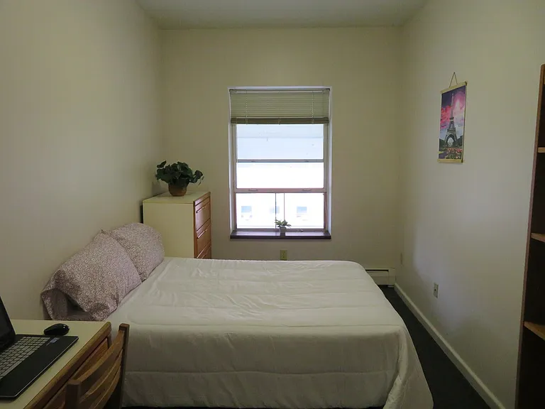 109 E State St — Photo 32