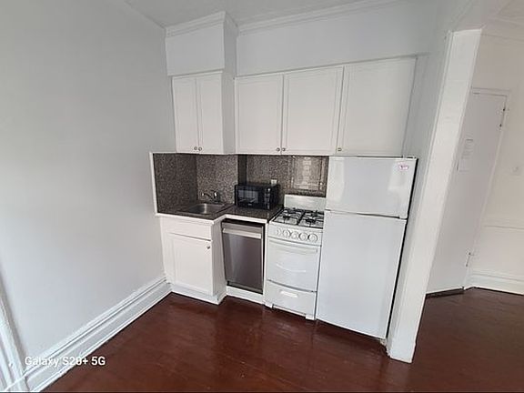 4th image of 34 Downing St APT 4