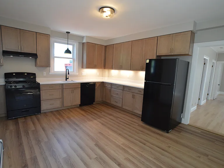 14 Roundy St #1 — Photo 2