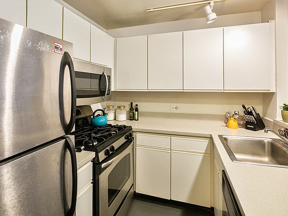 3rd image of 600 Columbus Ave APT 8B